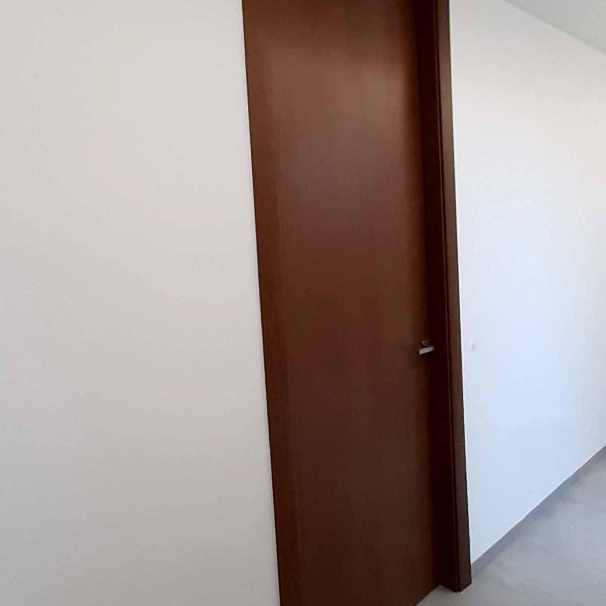 Puerta de Interior Oscura